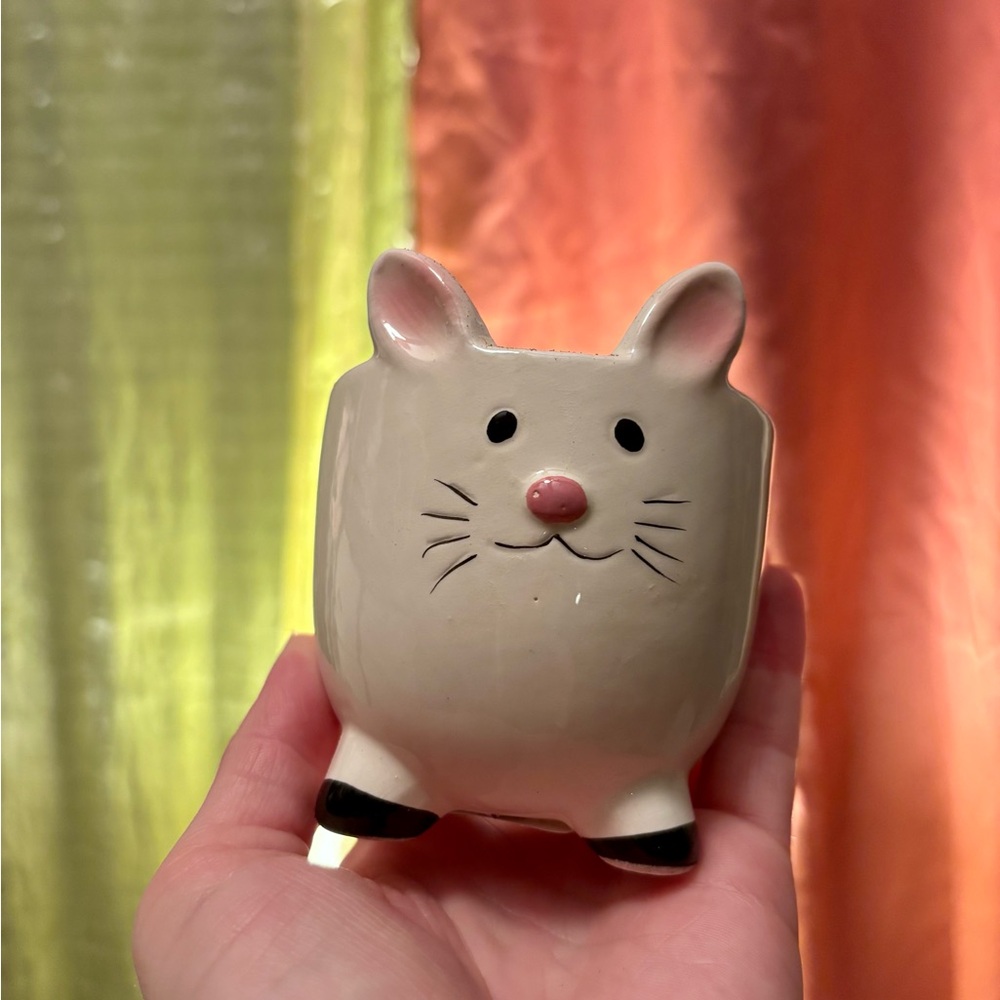 Ceramic Small Pet Planter in Cream with Pink Accent